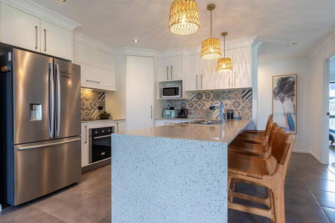 Agnes Retreat - 4 BR - 2 Min Walk To Beach - Hotel NSW 2