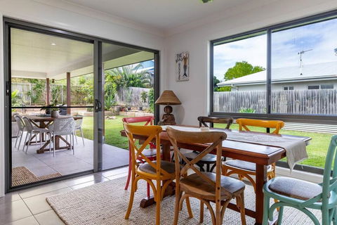 Agnes Retreat - 4 BR - 2 Min Walk To Beach - Hotel NSW 4