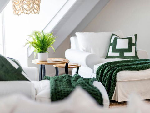 Absolute Beachfront Family Size Home - Hotel NSW 3