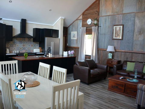 A Beautiful New Property, Walking Distance To The Beach In Esperance WA! - Hotel NSW 2