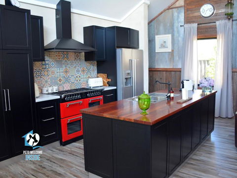 A Beautiful New Property, Walking Distance To The Beach In Esperance WA! - Hotel NSW 4
