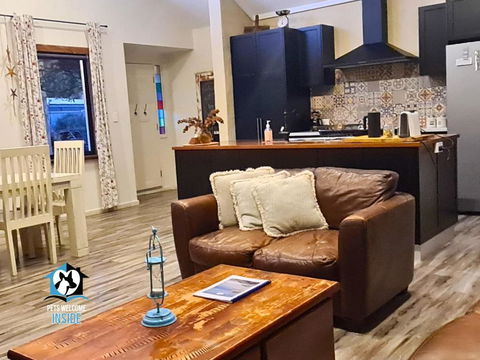 A Beautiful New Property, Walking Distance To The Beach In Esperance WA! - Hotel NSW 1