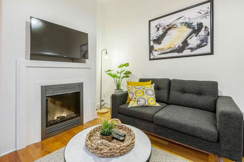 A Carlton Classic - Quaint Inner-City Getaway - Hotel NSW 3