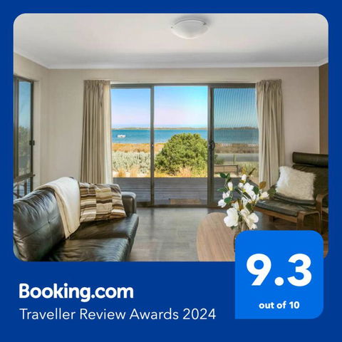 Absolute Waterfront Views And Kayaks - Hotel NSW 1