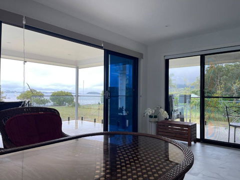 ABSOLUTE BEACHFRONT Port Stephens - Pindimar Beach House - Hotel NSW 1