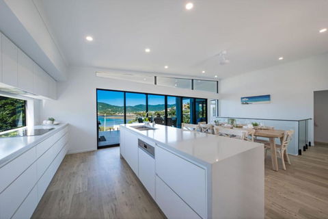 Airlie Bay View - Hotel NSW 4