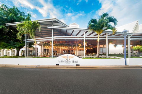 Airlie Beach Hotel - Hotel NSW 4