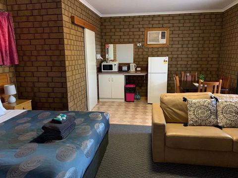 Airport Whyalla Motel - Hotel NSW 4