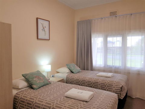 Albany Holiday Units - Hotel NSW 4