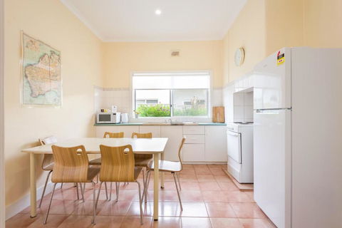 Albany Holiday Units - Hotel NSW 3