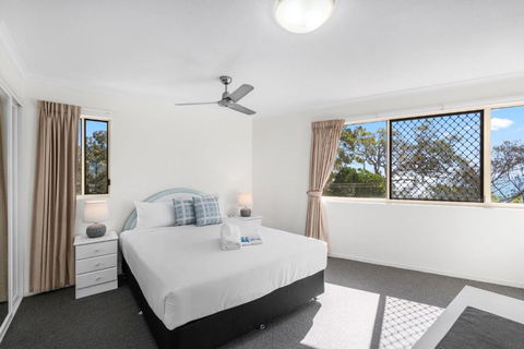 Alexander Beachfront Apartments - Hotel NSW 2