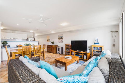 All Decked Out, Geographe Marina - Hotel NSW 4