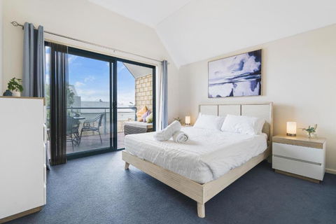 All Decked Out, Geographe Marina - Hotel NSW 3
