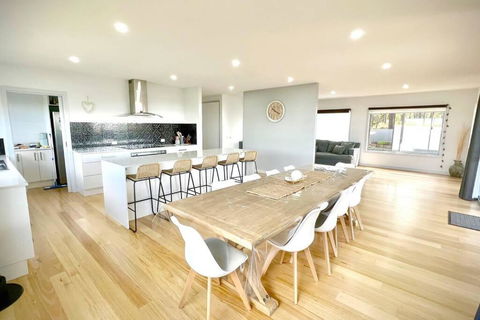 Allawah - 5 Bedroom Luxury Home With A Pool - Hotel NSW 1