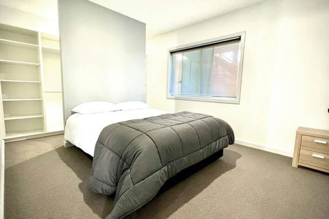 Allawah - 5 Bedroom Luxury Home With A Pool - Hotel NSW 2