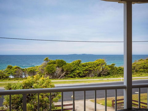 Allawah Beach House - 29 Dalmeny Drive, Kianga - Hotel NSW 3