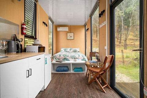 Alpaca Tiny House With Vineyard Lakeside By Tiny Away - Hotel NSW 2