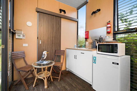 Alpaca Tiny House With Vineyard Lakeside By Tiny Away - Hotel NSW 4