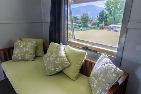 Alpzview Guesthouse - Hotel NSW 4