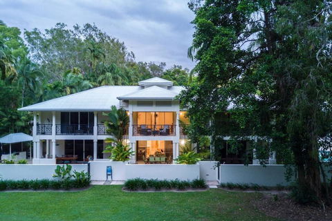 Amaroo Villa - Absolute Beachfront Port Douglas - Hotel NSW 3