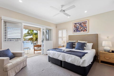Amazing Canal House With Private Jetty, Gym & Pool - Hotel NSW 4