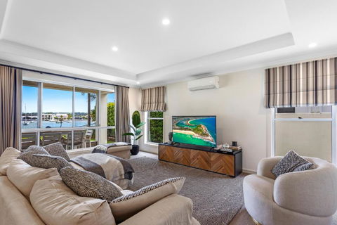 Amazing Canal House With Private Jetty, Gym & Pool - Hotel NSW 3