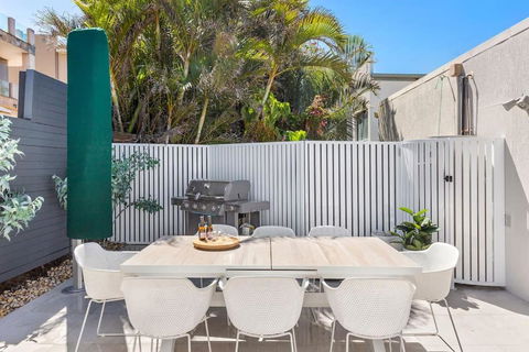 An Oasis By The Beach With Ocean Views Daybed BBQ - Hotel NSW 4