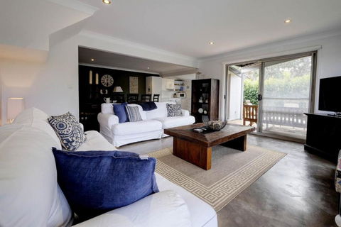 Anglers Cove - Hotel NSW 1