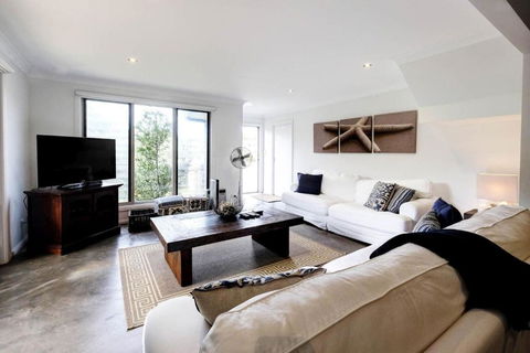 Anglers Cove - Hotel NSW 2