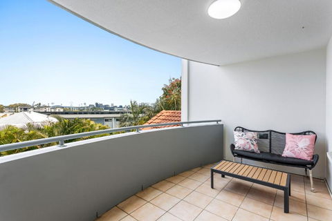 Albion Convenient Hideaway With Parking & Balcony - Hotel NSW 4