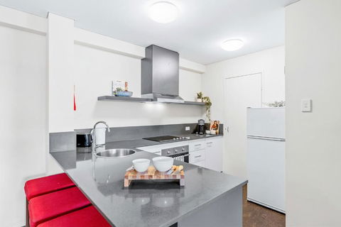 Apartment With City Views In East Perth - Hotel NSW 3