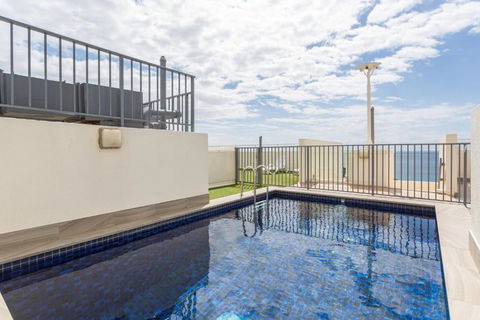 Apartment With Pool Access A Minute To The Beach - Hotel NSW 4