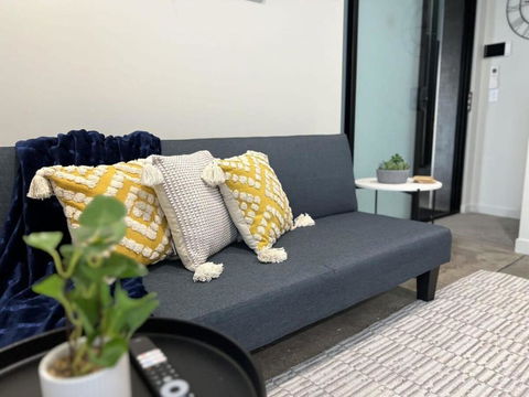 Apt With Aircon & Loft Bedroom Great Location - Hotel NSW 2