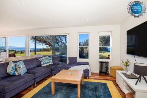 Aqua Beachfront - Pet Friendly - 2 Mins Walk To Beach - Hotel NSW 1