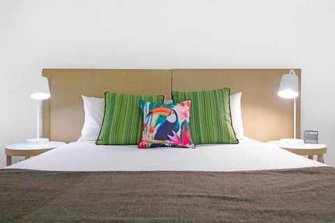 Arafura Adventure - CBD Suite With Sprawling Views - Hotel NSW 3