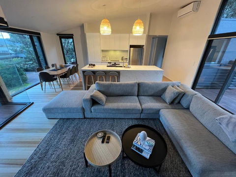 Architect Designed 4 Bedroom With Ocean Views From Every Room - Hotel NSW 4