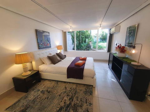 Architectural Comfy 2B&2B Home With A Garden View Close To A Lake And Yarralumla Shopping Centre - Hotel NSW 4