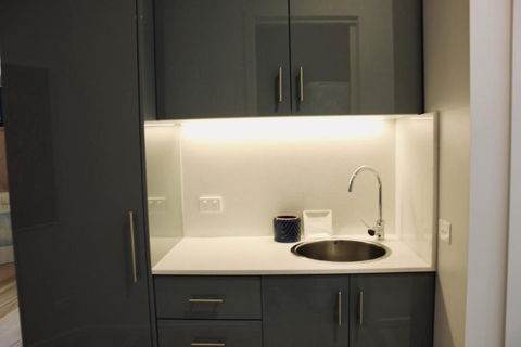 Architectural Crisp & Convenient Location - Hotel NSW 3