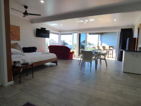 ArtHOUSE Beachfront Accommodation - Hotel NSW 4