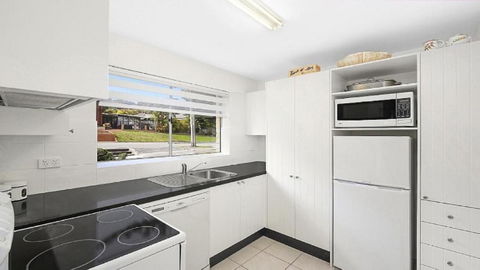 Ashwood 100 Meters To Beach, Shops, Cafes Accom Holidays - Hotel NSW 4
