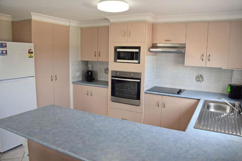 Astor Apartment 2 - Bring Your Own Linen - Hotel NSW 4