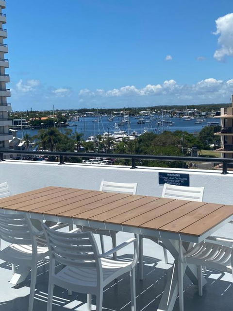 At The Beach Mooloolaba, Private Rooftop With Spa, 50m To Beach, Surfclub And Esplanade - Hotel NSW 1