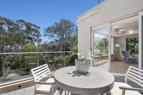 Audrey - Little Cove - Hotel NSW 2