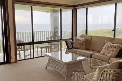 Augusta Beachfront - Watch The Whales Go By - Hotel NSW 4