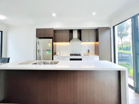 Austral Newly Built Modern 3 Br Home - Hotel NSW 2