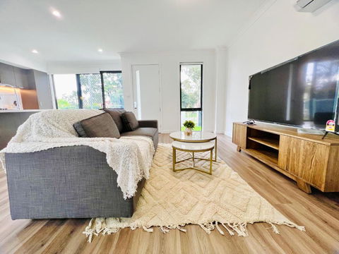 Austral Newly Built Modern 3 Br Home - Hotel NSW 1
