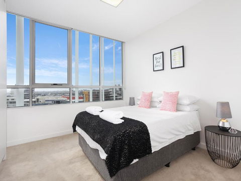 As The Sun Sets - Modern And Spacious 2BR Zetland Apartment Facing The Setting Sun - Hotel NSW 4