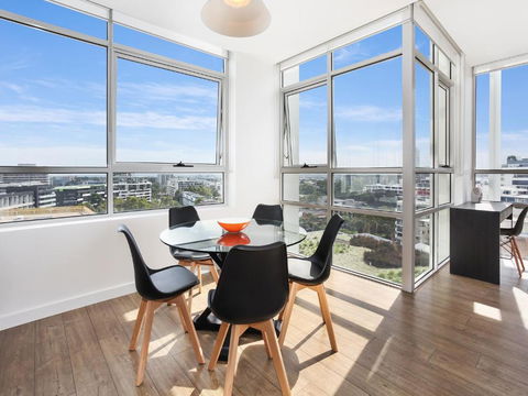 As The Sun Sets - Modern And Spacious 2BR Zetland Apartment Facing The Setting Sun - Hotel NSW 1