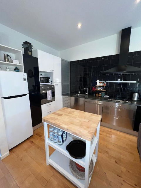 Ascot Vale - Lovely 2 Bedroom Townhouse Close To Everything! - Hotel NSW 2