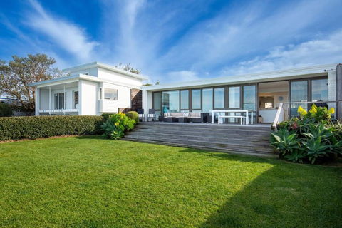 Azure Absolute Beachfront I Pet Friendly - Hotel NSW 2